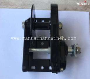 800lbs Hitam Kecil Otomatis Rem Manual Mengangkat Winch, Trailer Hand Winch Untuk Menarik pemasok